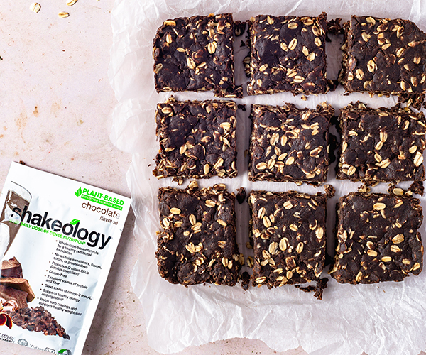 Chocolate Shakeology Peanut Butter Oat Bars