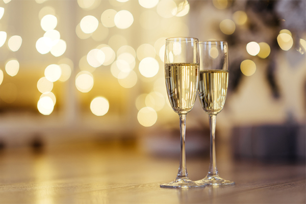 two glasses of champagne | Holiday Food Calories