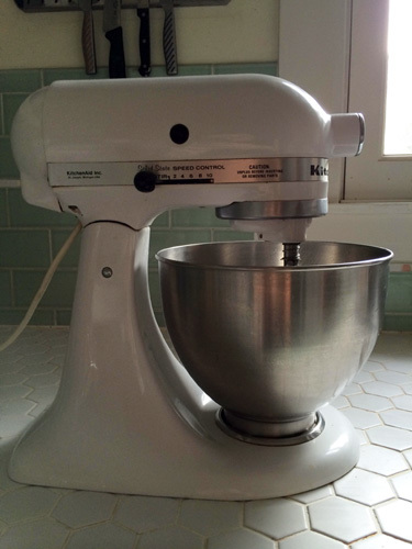 Vintage Hobart Kitchenaid K45SS 10 Speed Mixer White With Bowl &  2-Attachments 