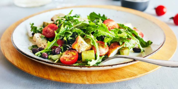Arugula Salad With Chicken and Black Beans