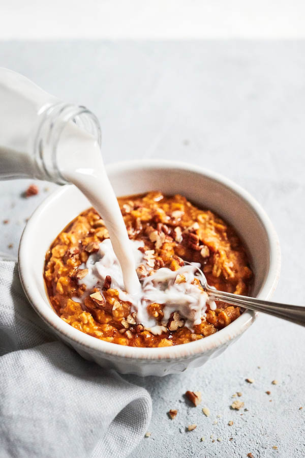 Pumpkin pie for breakfast? Yes, please! Our creamy Pumpkin Pie Oatmeal features a traditional spice blend, pure maple syrup, and chopped pecans.