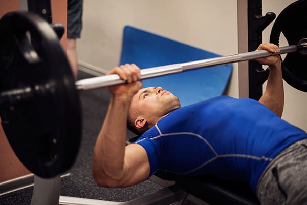 Flat bench press for men | How much weight should I lift?