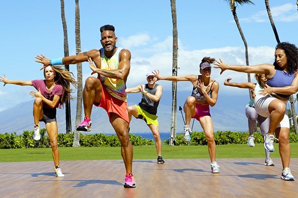 Shaun T and cast on an outside set