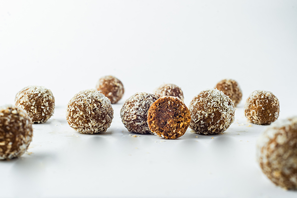 Carrot Cake Protein Balls - Becks Lives Healthy