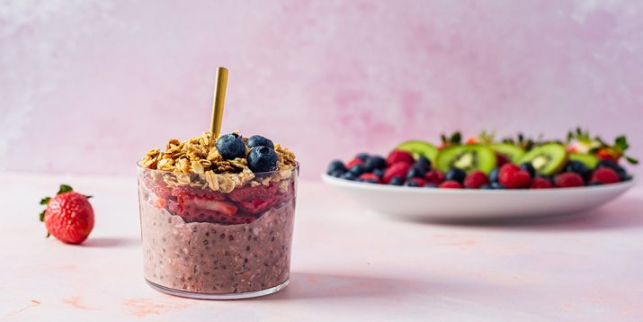 https://bod-blog-assets.prod.cd.beachbodyondemand.com/bod-blog/wp-content/uploads/2016/08/15110115/Strawberry-Shakeology-Overnight-Oats.960-715x358.jpg