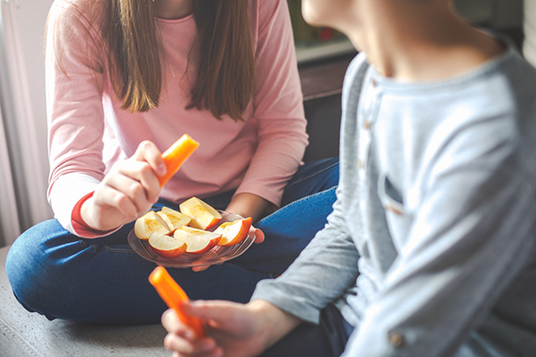 healthy snacks for kids, healthy snacks, two kids healthy snacking on apples and carrots