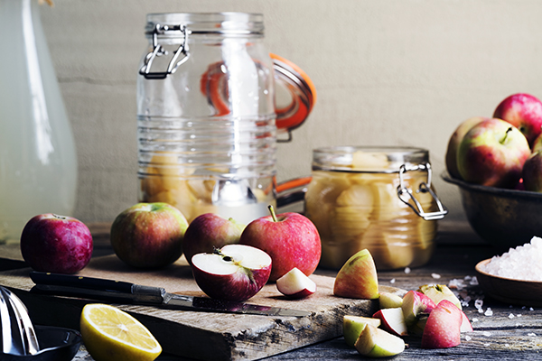 Making homemade apple cider vinegar