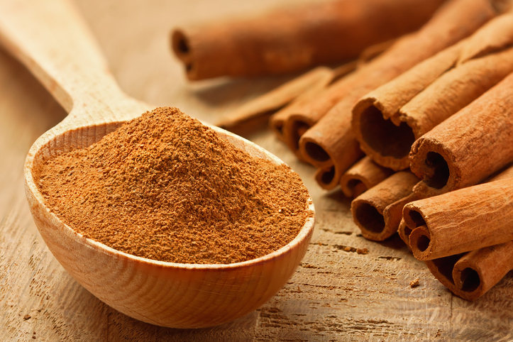 Close Up Shot of Cinnamon and Cinnamon Powder | Healthy Spices