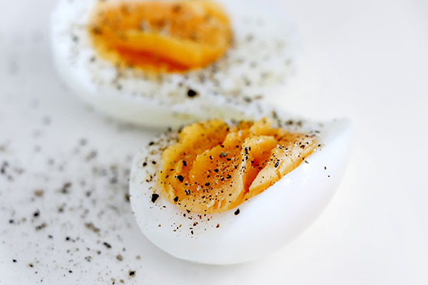 hardboiled egg with pepper | how to lose weight on the night shift