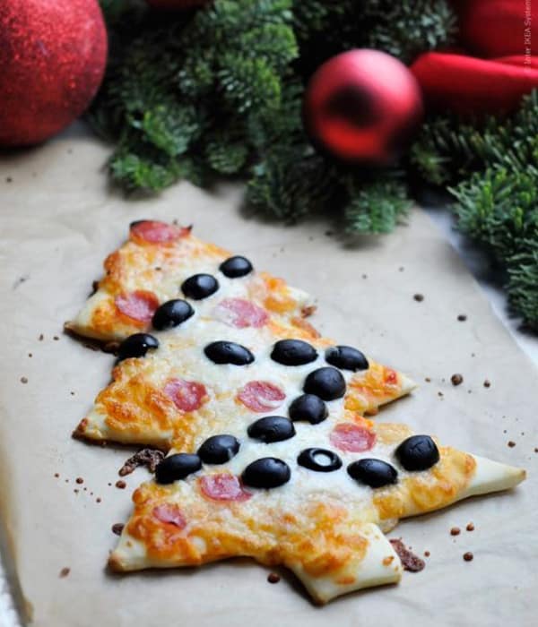 Christmas Tree Pizza with Olives