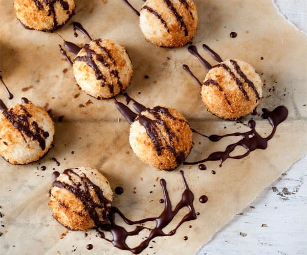 Coconut Macaroons with Chocolate Drizzle | BeachbodyBlog.com
