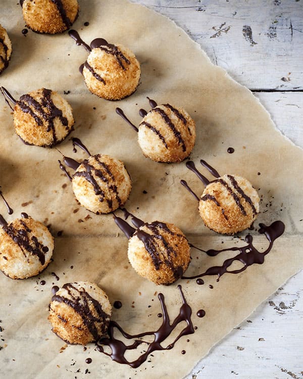 Coconut Macaroons with Dark Chocolate Drizzle | BeachbodyBlog.com