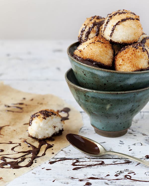 Coconut Macaroons with Dark Chocolate Drizzle | BeachbodyBlog.com