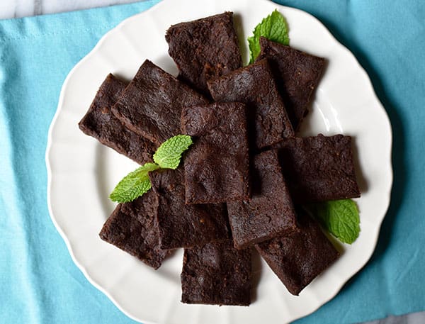 Double-Chocolate-No-Bake-Vegan-Brownies-in-post-2