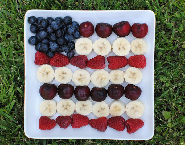 Independence Day Fruit Tray | BeachbodyBlog.com