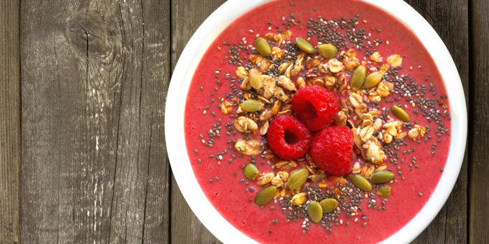 Raspberry and Oats Smoothie Bowl | BeachbodyBlogcom