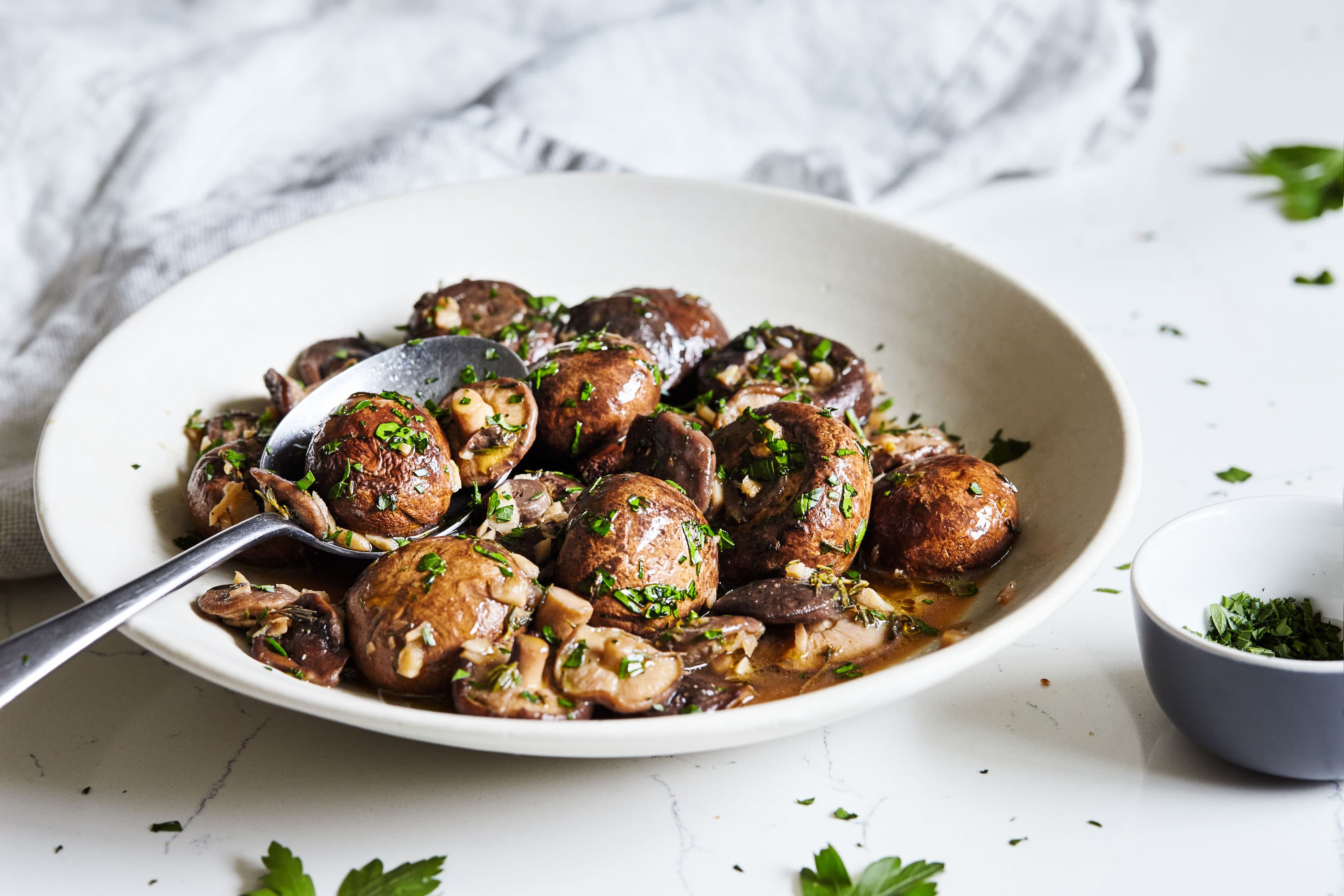 Easy Slow Cooker Recipes: Slow Cooker Mushrooms with Garlic and Herbs