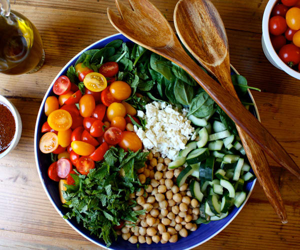 Spinach Salad with Quinoa, Chickpeas, and Paprika Dressing
