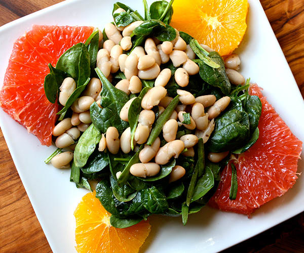 Spinach and White Bean Salad with Oranges and Grapefruit | BeachbodyBlog.com