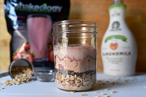 Strawberry overnight oats