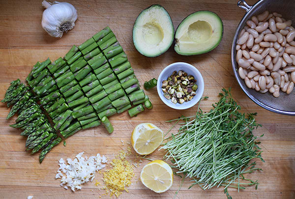 Warm Asparagus and White Bean Salad Recipe | BeachbodyBlog.com