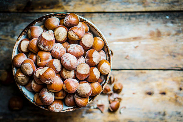 With freshly chopped hazelnuts and rich dark chocolate, our Chocolate Hazelnut Smoothie Bowl tastes like Nutella only healthier.