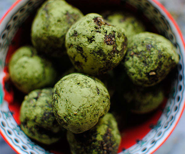 Chocolate Matcha Energy Balls | BeachbodyBlog.com