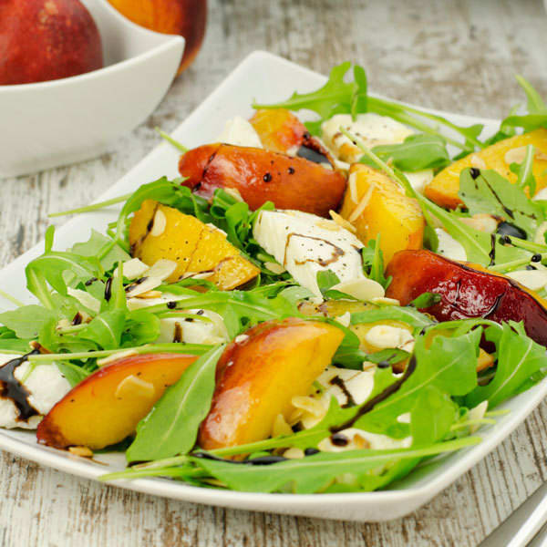 arugula salad with peaches and mozzarella