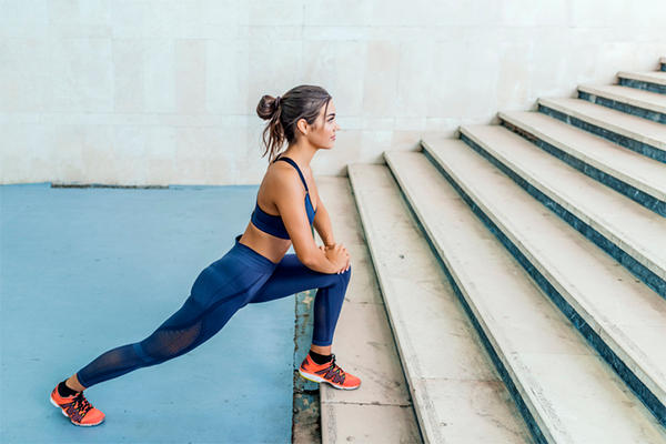 runner doing forward lunge | Best Stretching Exercises