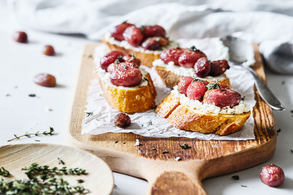 Looking for an easy crostini recipe? This Roasted Grape and Goat Cheese Crostini holiday appetizer is beautiful and uses only a handful of ingredients. 