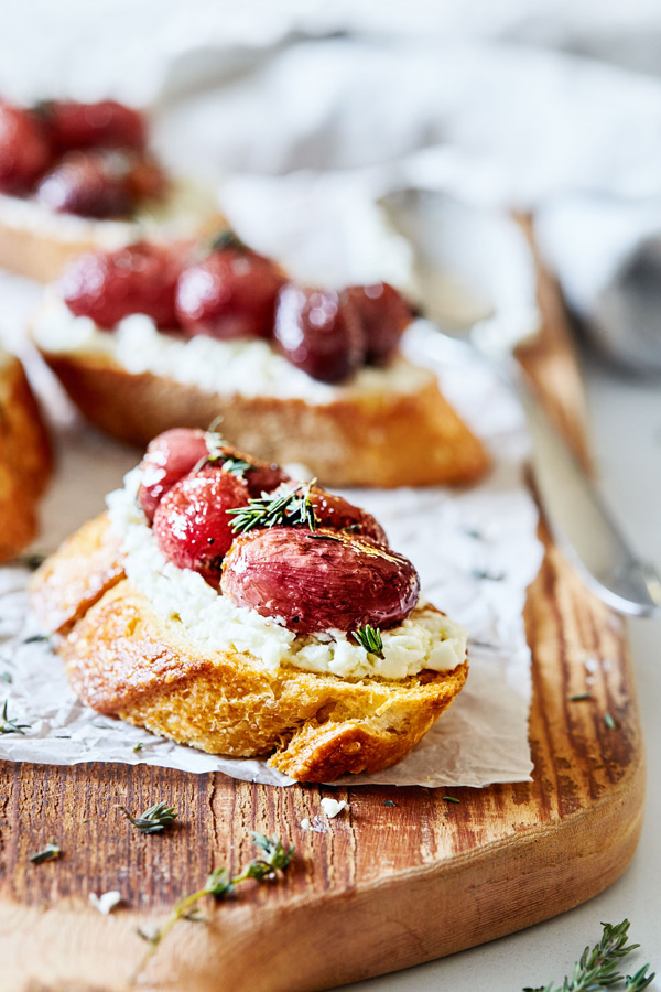 Looking for an easy crostini recipe? This Roasted Grape and Goat Cheese Crostini holiday appetizer is beautiful and uses only a handful of ingredients. 