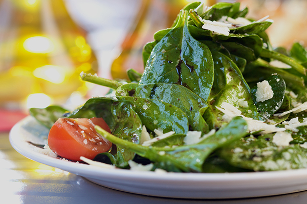 Spinach salad with balsamic dressing