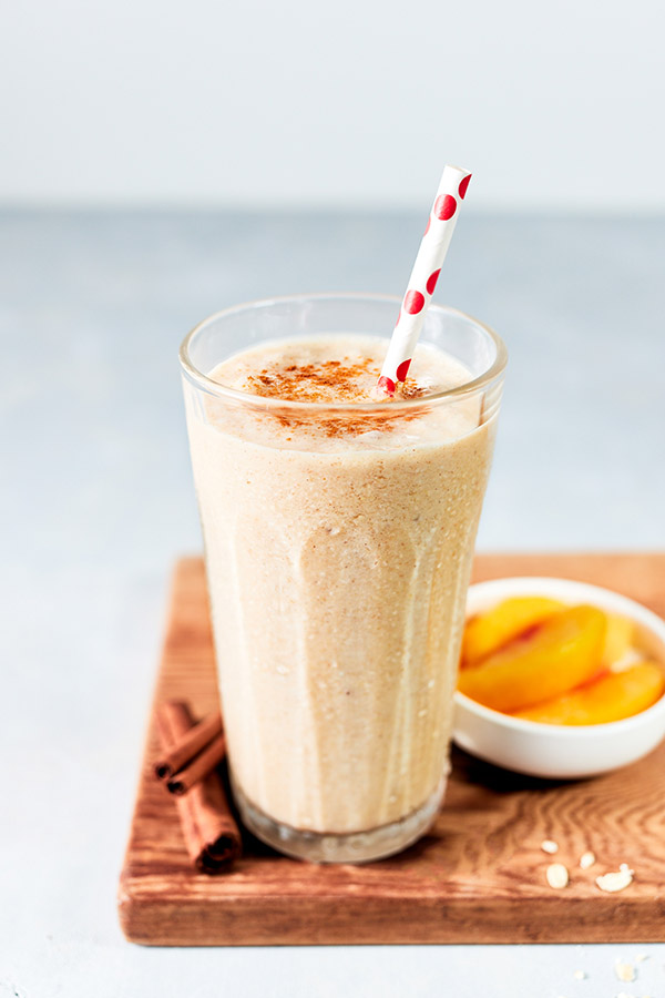 Satisfy your sweet tooth without the sugar rush with this Peach Cobbler Shakeologoy featuring fresh ripe peaches and old-fashioned rolled oats. 