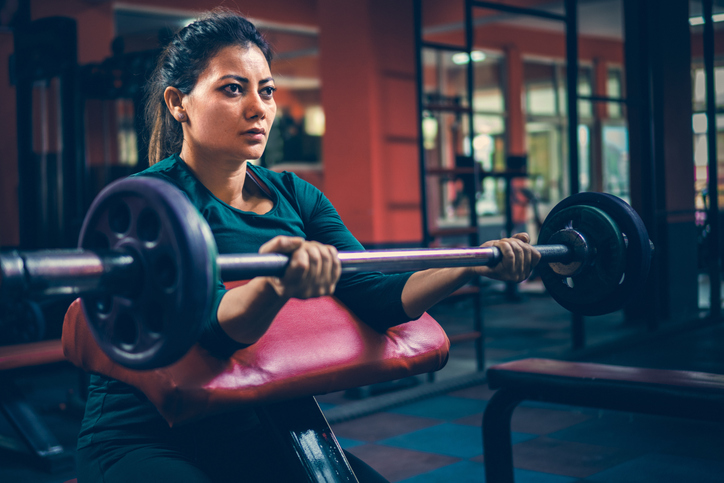 woman doing preacher curl with straight bar | Preacher Curl