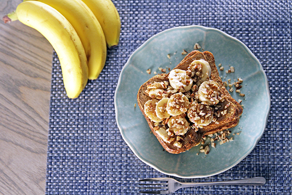 French toast with banana and pecans