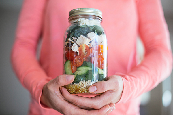 Chicken and Quinoa Mason Jar Salad - Tastefulventure