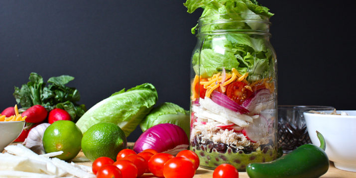 Ensalada Burrito de Pollo y Frijoles Negros en Frasco de Cristal