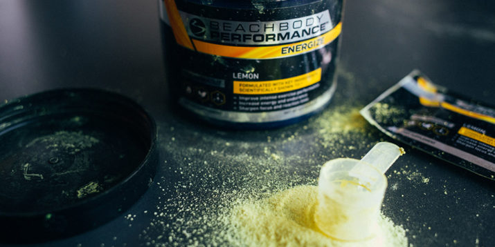 ¿Por qué Energize y Hydrate de Beachbody Performance son Amarillo Brillante?