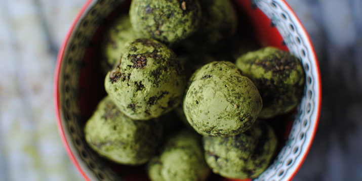 Bolitas Energéticas de Matcha y Chocolate
