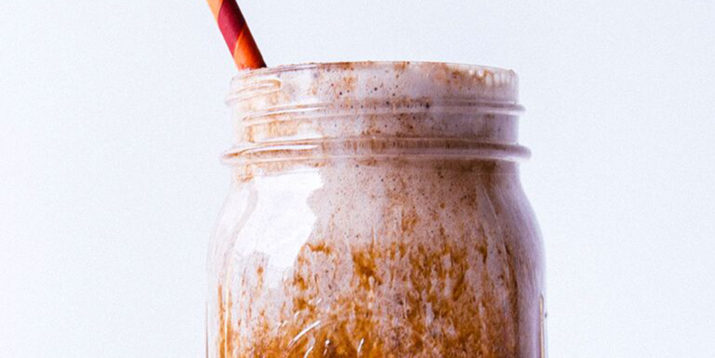Macchiato Helado con Leche de Almendras y Canela