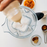 Chia-Pudding ingredients blender