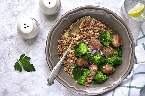 Meatballs with quinoa, steamed broccoli