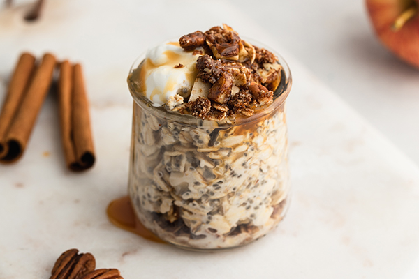 Cinnamon-Apple-Overnight-Oats in a jar