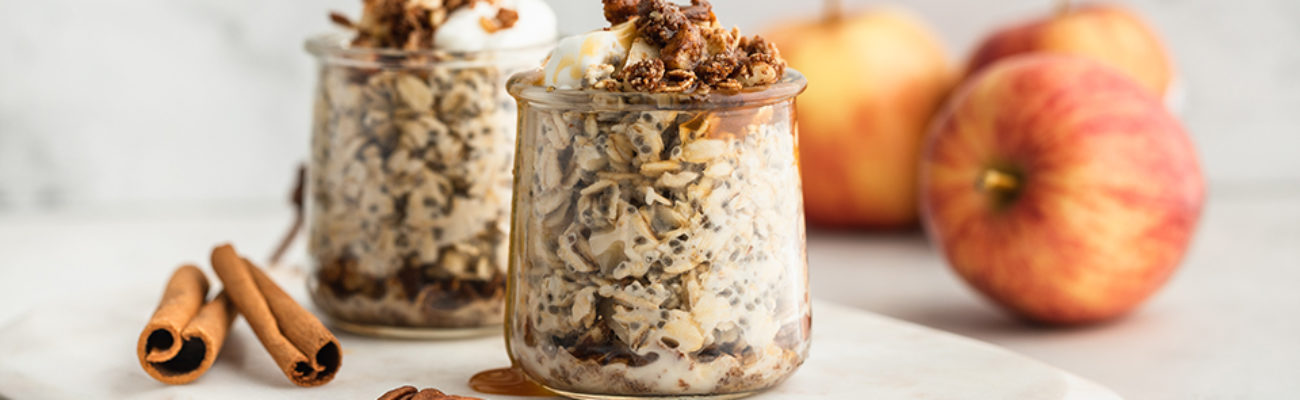 Cinnamon-Apple-Overnight-Oats in jars