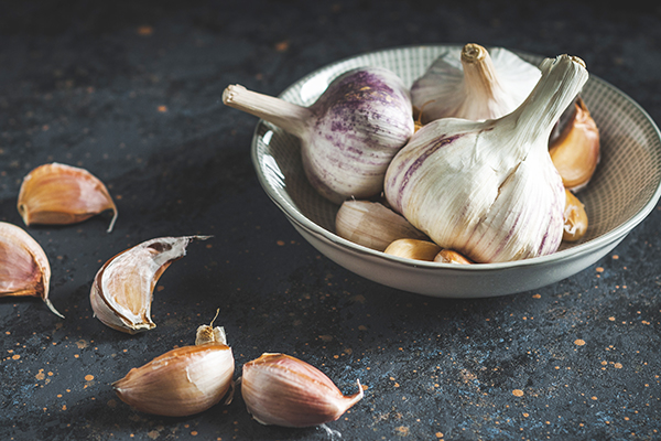 Garlic cloves in bowl