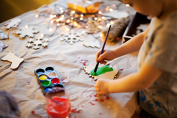 Kids making Christmas crafts