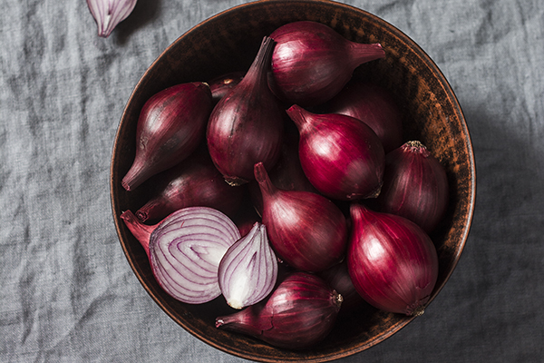 Red onions in a ceramic bowl 
