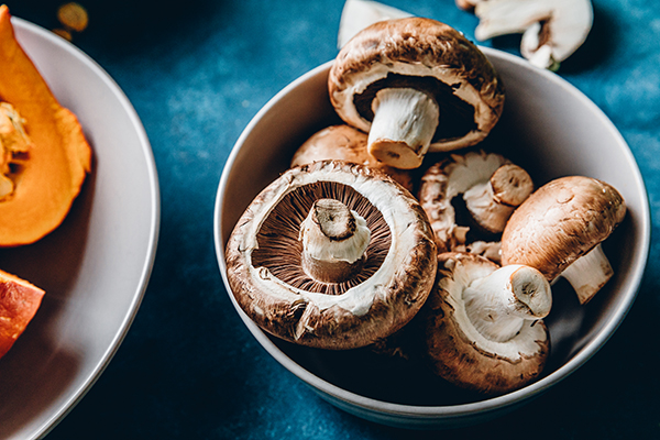 Fresh mushrooms in a bowl. 