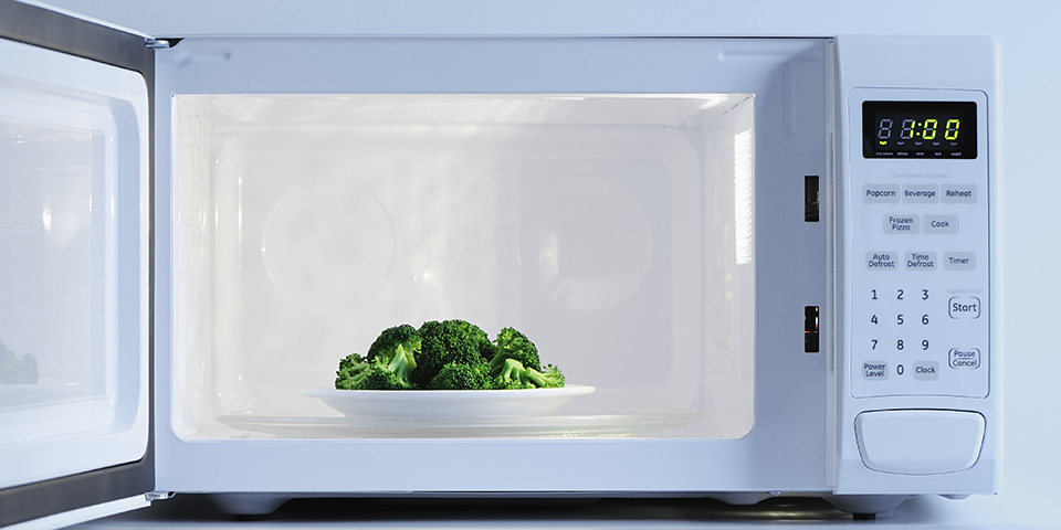 Easy meals you can make in a microwave to save time and money