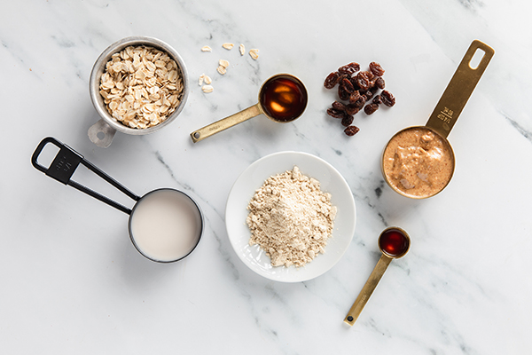 Oatmeal Cookie Milkshakes with the MLKS100BL